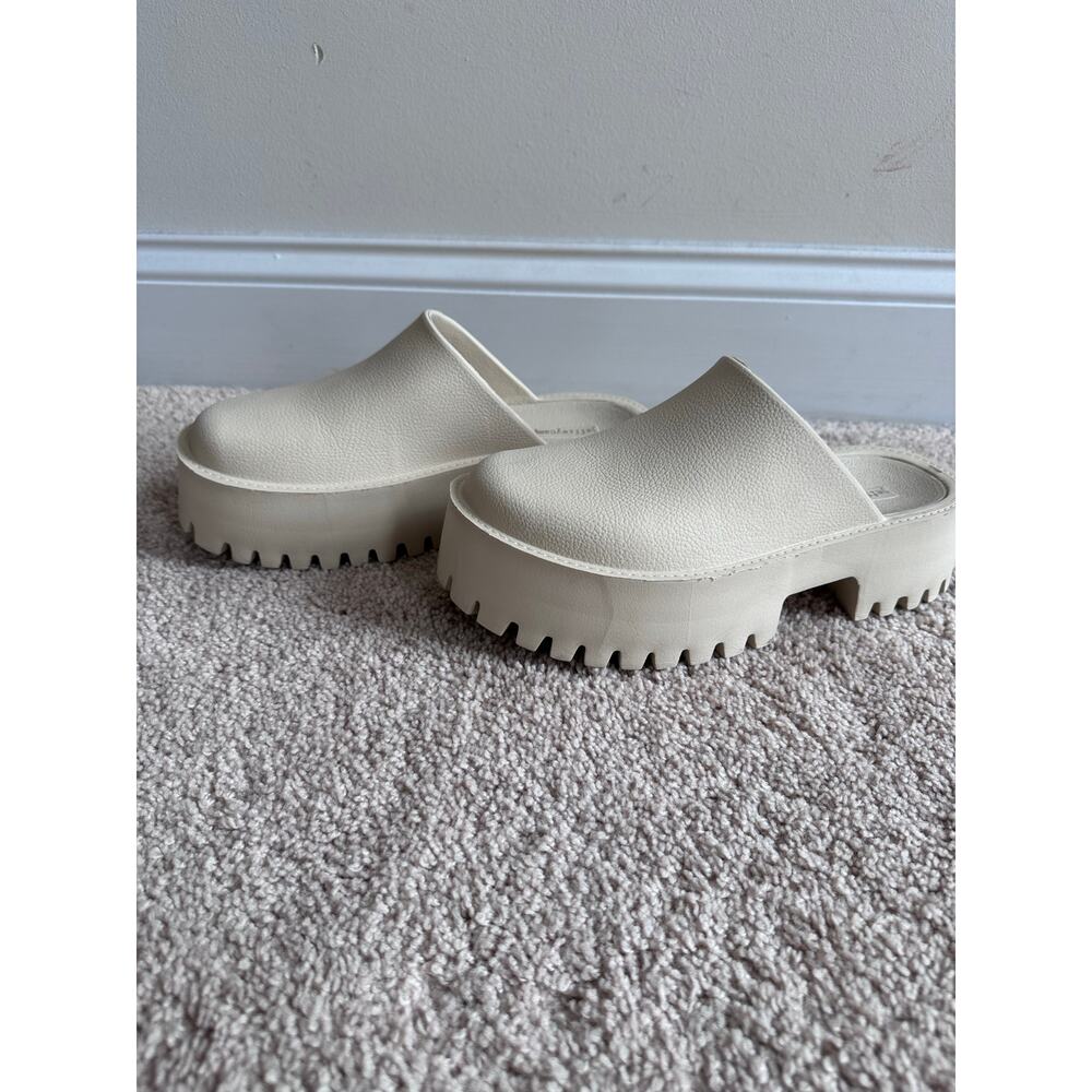 Jeffrey Campbell beige Clogge clogs, size 8